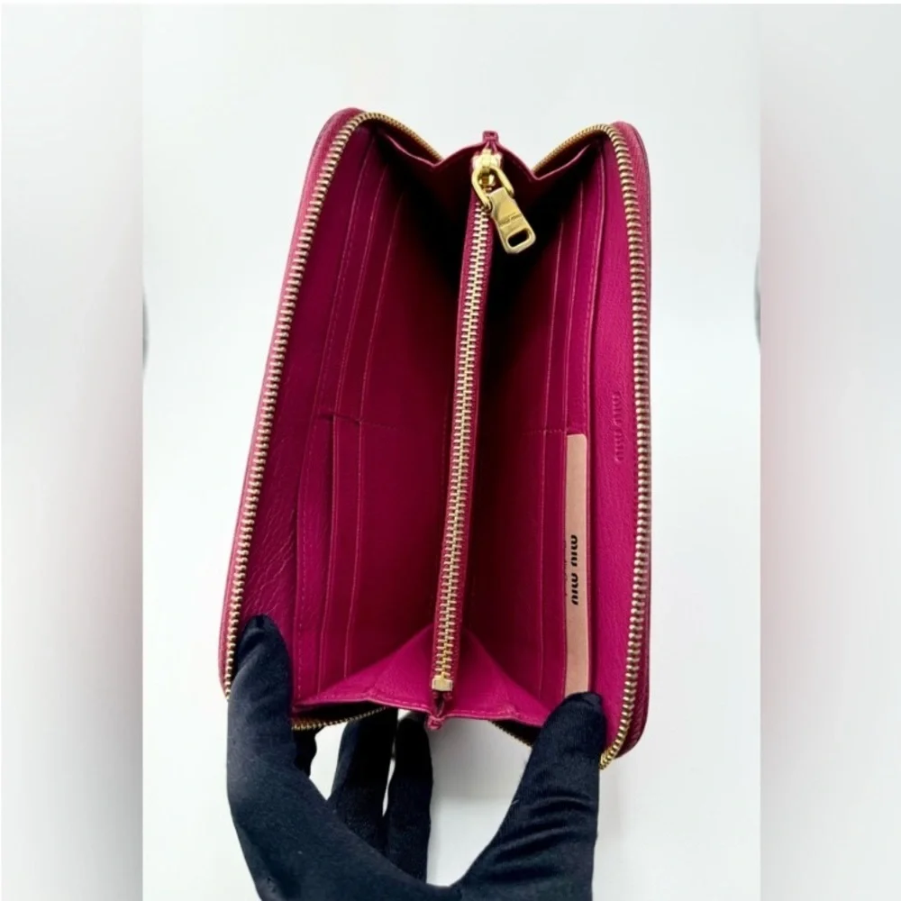 MIU MIU Fuchsia Wallet, GUC